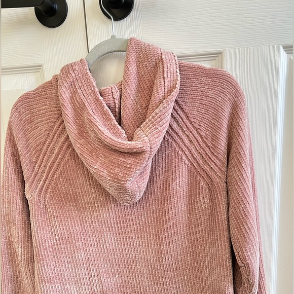 Chanel Sweater - Picture 3 of 3